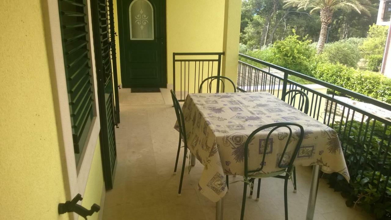 Apartments Marcic Bol Buitenkant foto